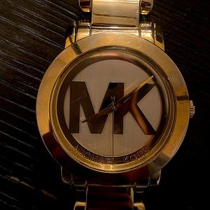 Women’s MK Watch. Gold. Size appropriately 16cm. Good condition.